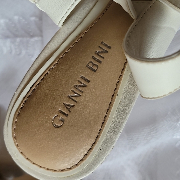 Gianni Bini Women's Off White Sandals  Size 5 M - Picture 10 of 11